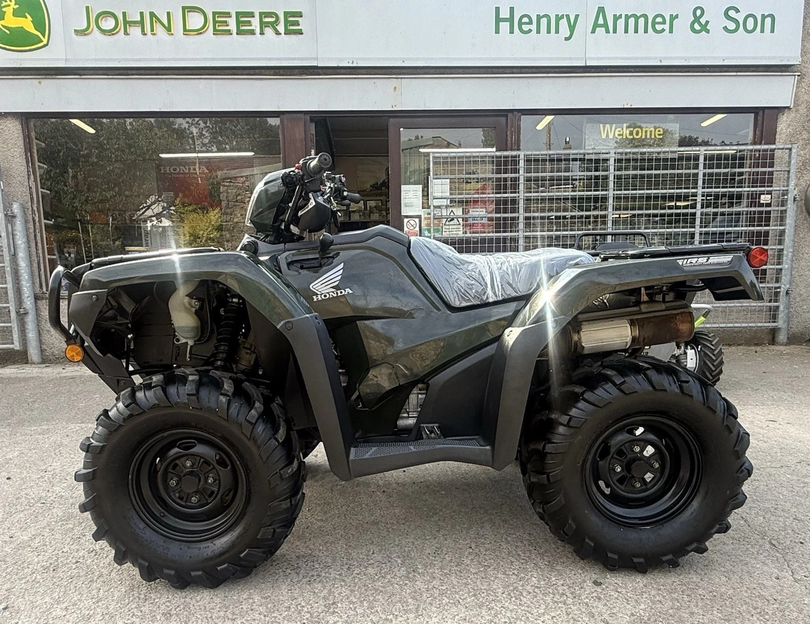 £8500+Vat Honda TRX520FA6 P/S Auto Shift Gears 2024 (24) Forrest Green Plastics - Image 2