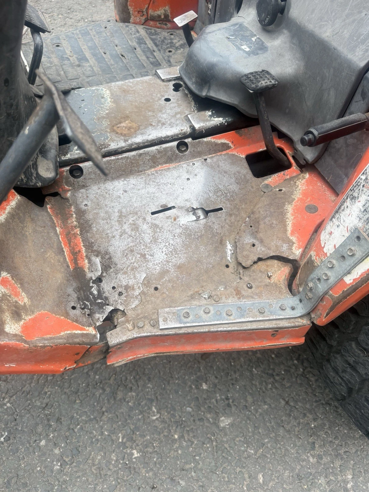 £3000+VAT Kubota B2710 Compact Tractor Diesel Trade Sale Starts And Works Ruff - Image 11