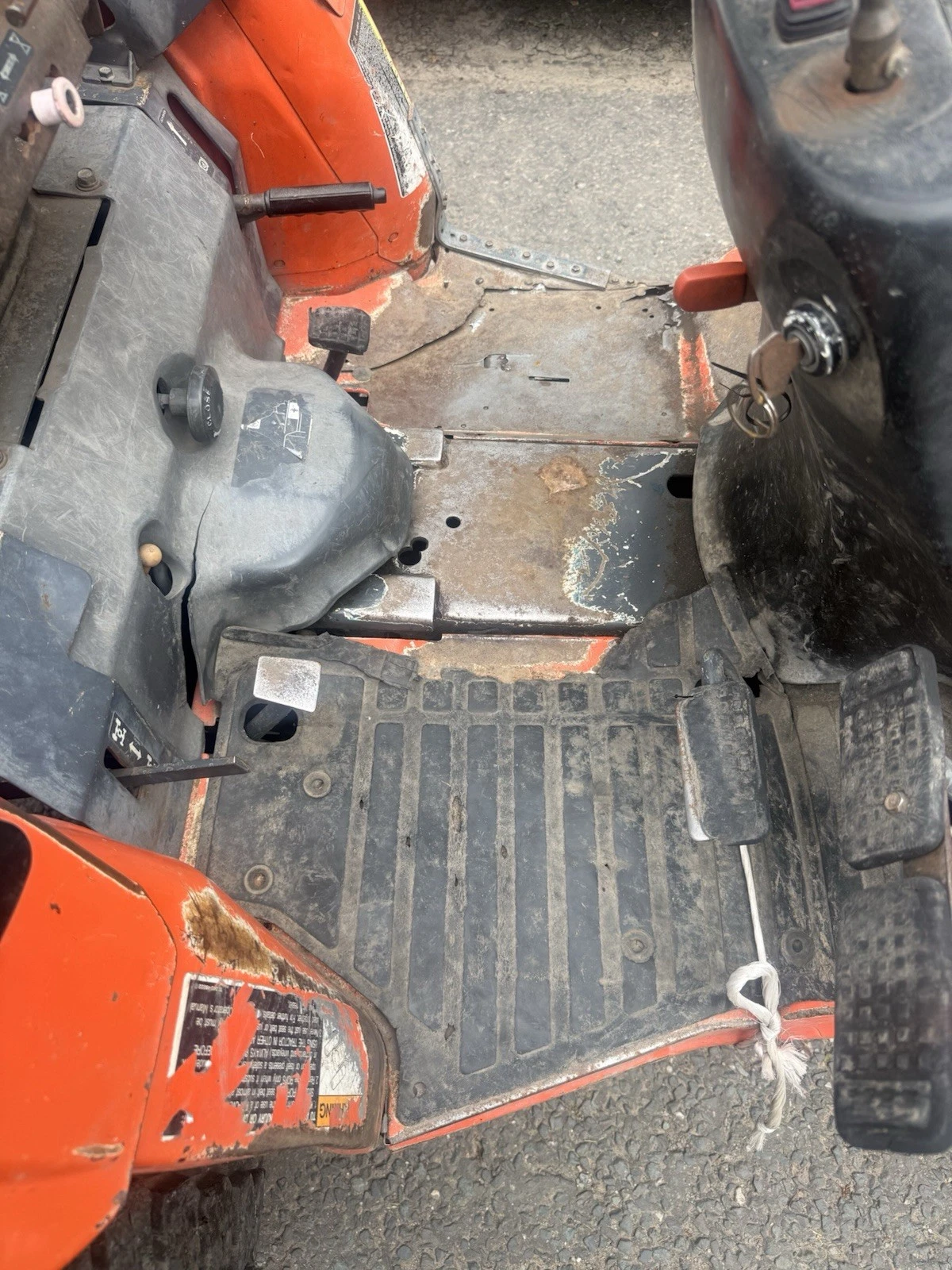 £3000+VAT Kubota B2710 Compact Tractor Diesel Trade Sale Starts And Works Ruff - Image 12