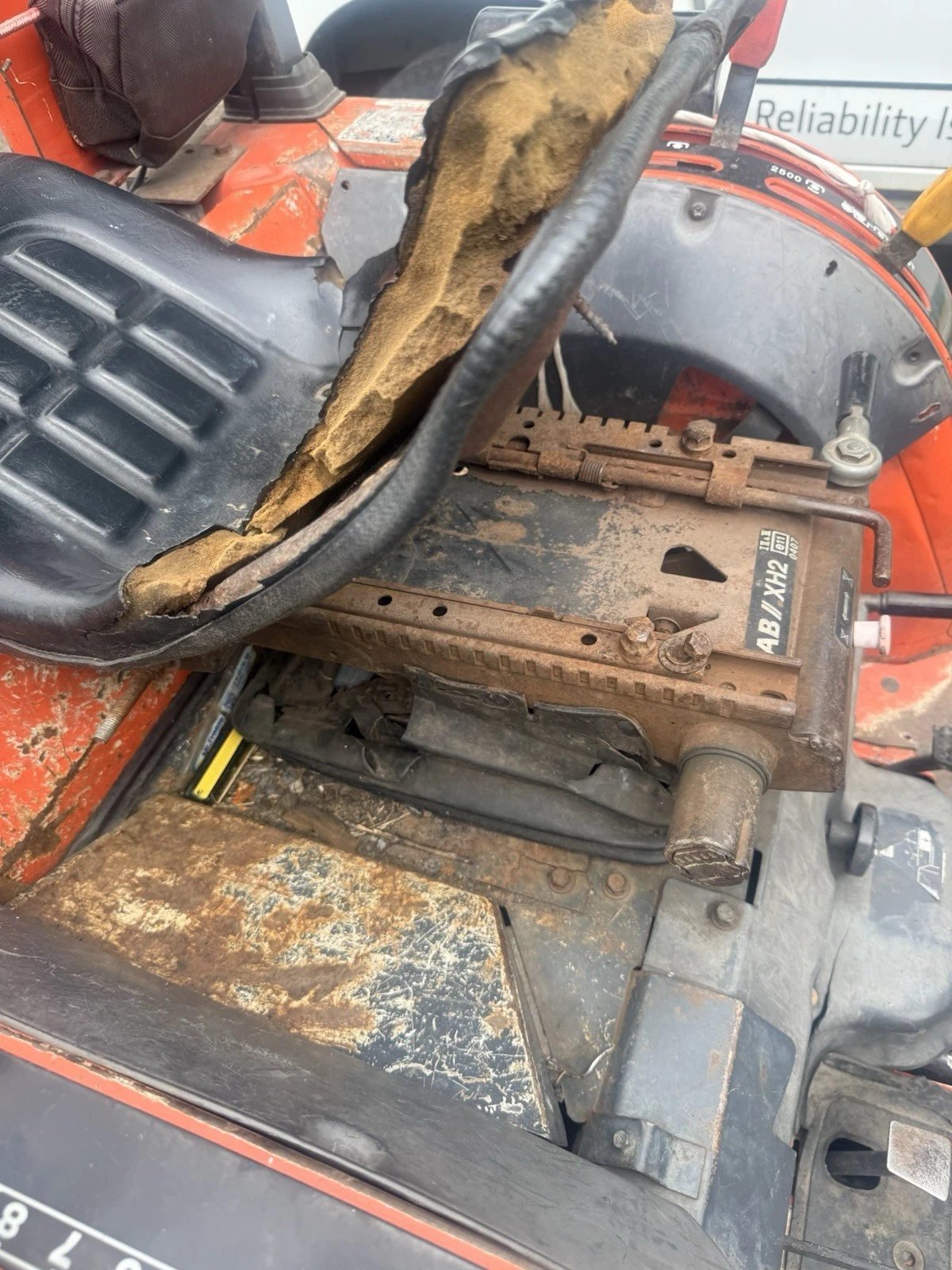 £3000+VAT Kubota B2710 Compact Tractor Diesel Trade Sale Starts And Works Ruff - Image 13