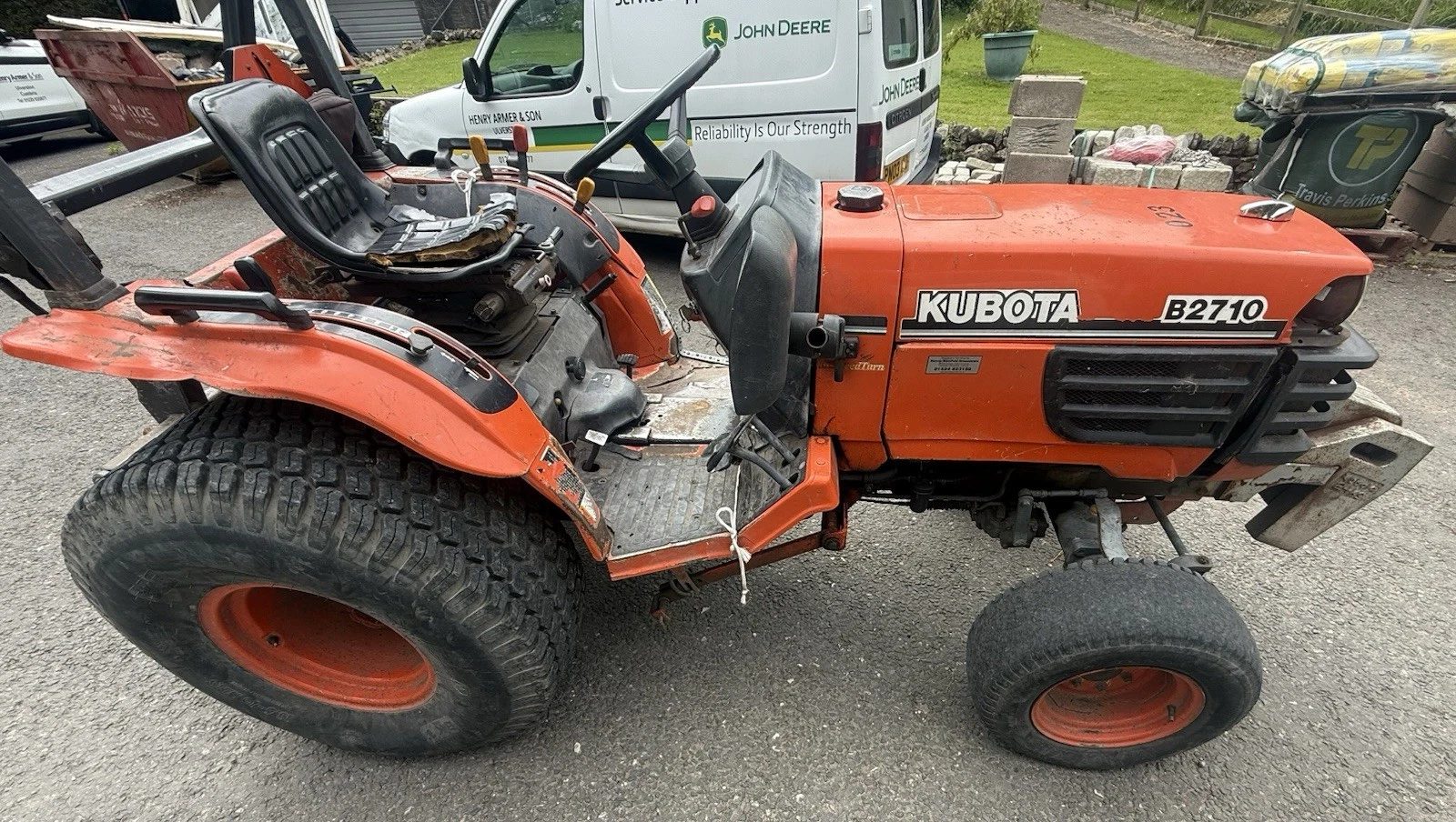 £3000+VAT Kubota B2710 Compact Tractor Diesel Trade Sale Starts And Works Ruff - Image 4